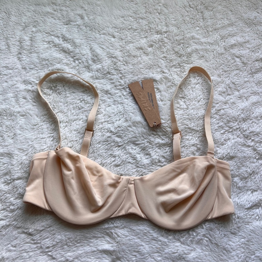SKIMS Women' Smoothing Intimates Strapless Bra Sand BA-BAN-2607 Size 32A NWT